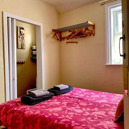 Walkden House Guest house *