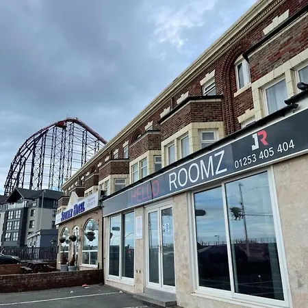 Hello Roomz - Pleasure 3* Blackpool