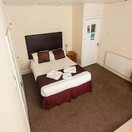 Stuart 3* Blackpool