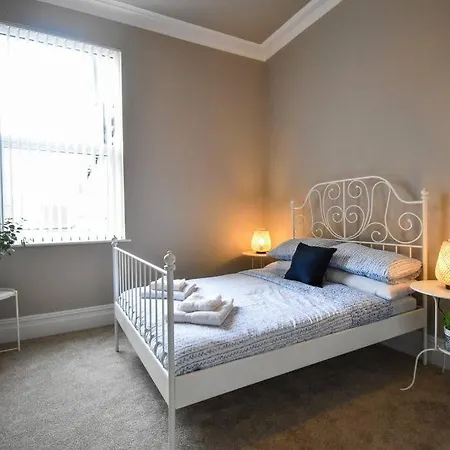Hesketh - 4 Bedroom Seaside Villa *