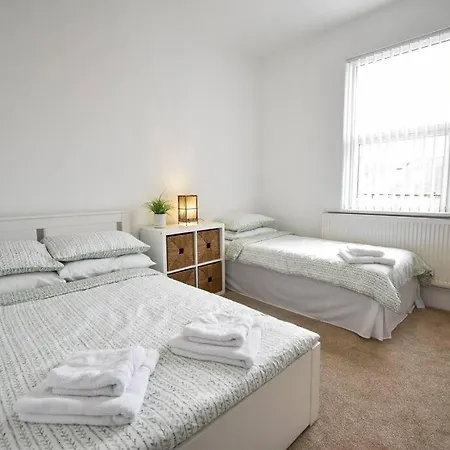 Hesketh - 4 Bedroom Seaside Villa Blackpool