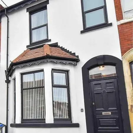 Hesketh - 4 Bedroom Seaside * Blackpool