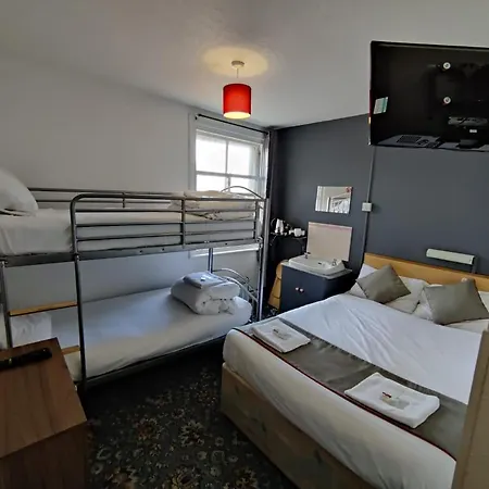Hotel 46 3*