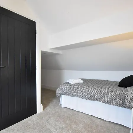 Hesketh - 4 Bedroom Seaside *