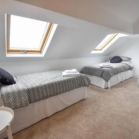 Hesketh - 4 Bedroom Seaside Blackpool