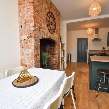 Hesketh - 4 Bedroom Seaside