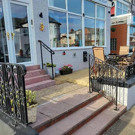 The Croydon 3* Blackpool