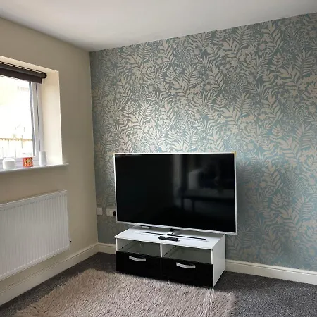 Cheerful 3 Bedroom Town House With Hot Tub