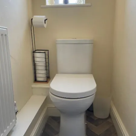 Cheerful 3 Bedroom Town House With Hot Tub Holiday home *