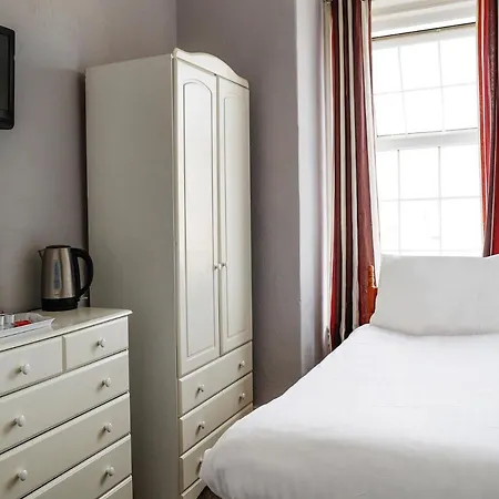 The Shores Hotel, 3*