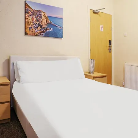 The Shores Hotel, 3*