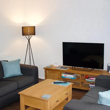 Treetops View - Cheerful & Modern In Bispham, * Blackpool