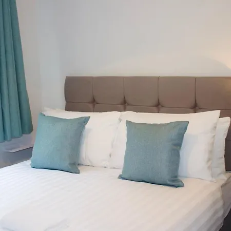 Treetops View - Cheerful & Modern In Bispham,
