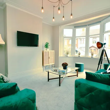 Holiday home Xxhot Tubxx 4bed Semi, Sleeps 8, 2 Bathrooms Blackpool