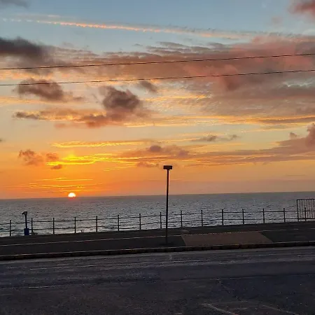 Holiday home Treetops View - Cheerful & Modern In Bispham,