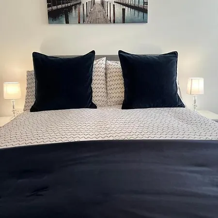 Abode - Silver Sands Homestay *