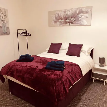 Luxury 3 Bed Sleeps 6-8