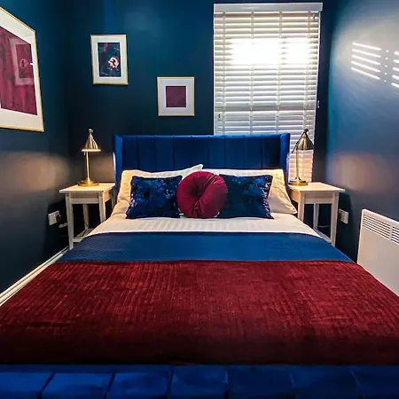 Velveteen By The V Group Apartment *