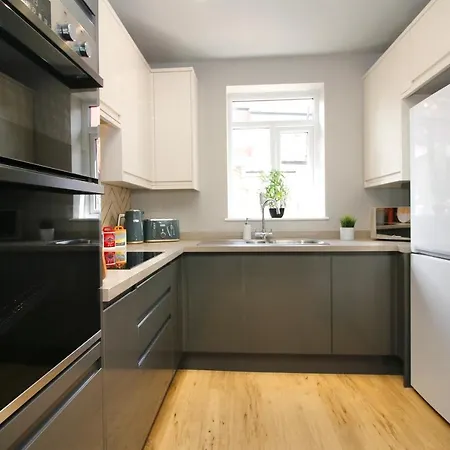 Xxhot Tubxx 4bed Semi, Sleeps 8, 2 Bathrooms Holiday home
