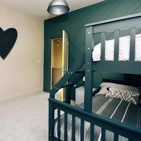 Xxhot Tubxx 4bed Semi, Sleeps 8, 2 Bathrooms Blackpool