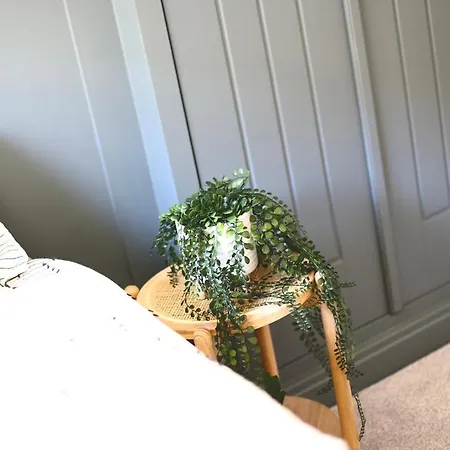 Xxhot Tubxx 4bed Semi, Sleeps 8, 2 Bathrooms Holiday home *
