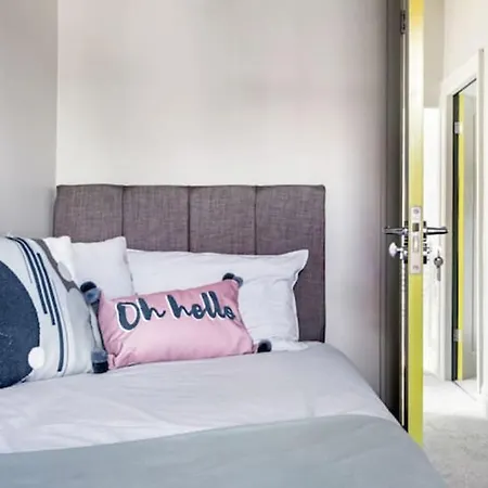 Xxhot Tubxx 4bed Semi, Sleeps 8, 2 Bathrooms Blackpool