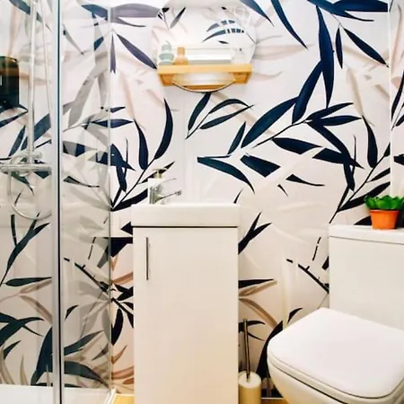 Xxhot Tubxx 4bed Semi, Sleeps 8, 2 Bathrooms Blackpool