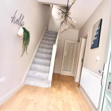 Xxhot Tubxx 4bed Semi, Sleeps 8, 2 Bathrooms *