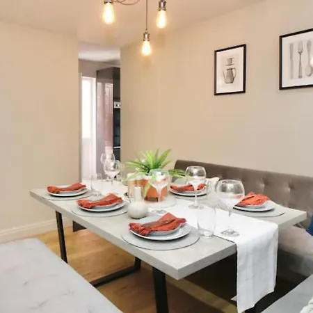 Xxhot Tubxx 4bed Semi, Sleeps 8, 2 Bathrooms * Blackpool