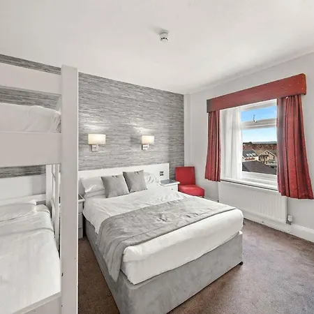 Cliffs 3* Blackpool