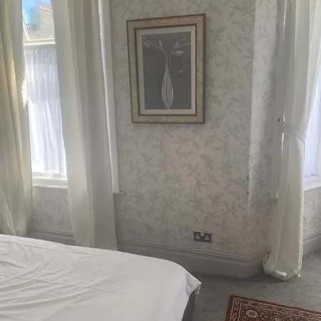Guest house Macleods