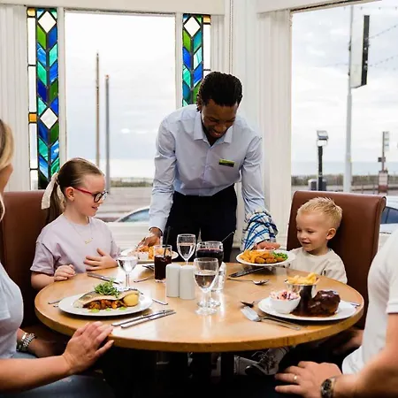 Cliffs Hotel 3*