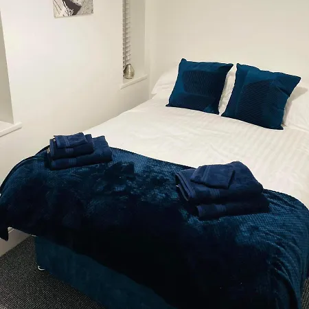Luxury 3 Bed Sleeps 6-8 Apartment Blackpool