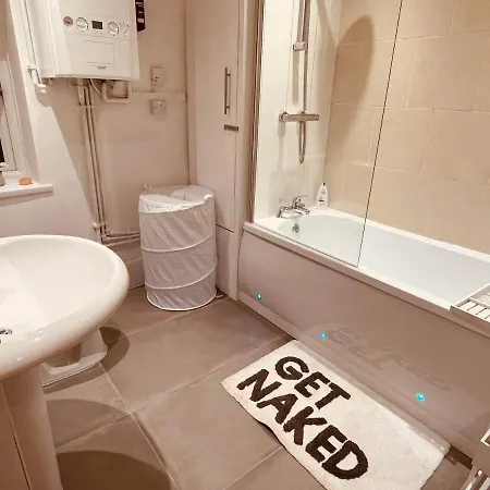 Luxury 3 Bed Sleeps 6-8 Apartment Blackpool