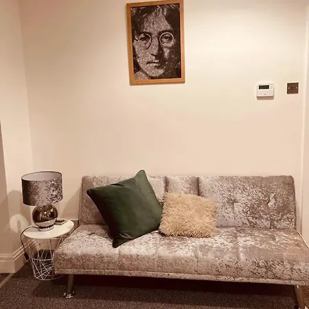 Luxury 3 Bed Sleeps 6-8 Apartment