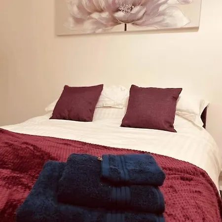 Luxury 3 Bed Sleeps 6-8 Blackpool