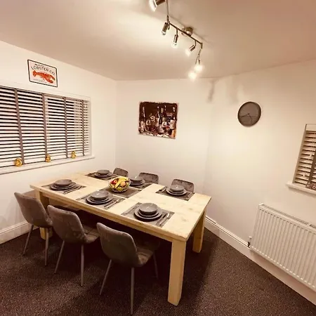 Apartment Luxury 3 Bed Sleeps 6-8 Blackpool