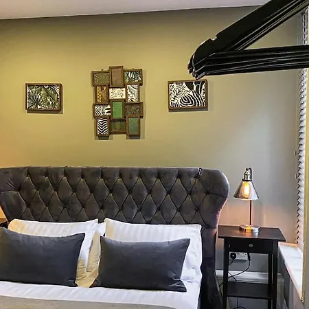Velveteen By The V Group Apartment *