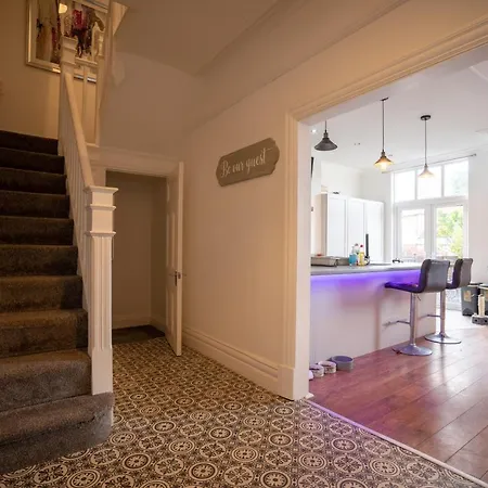 Cavendish Cat And Gaming House Homestay *