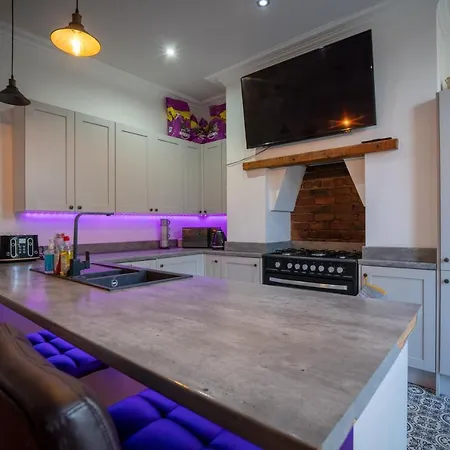 Cavendish Cat And Gaming House