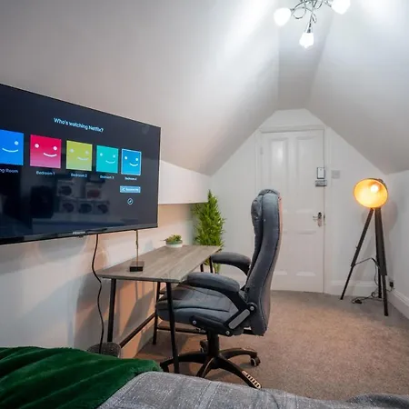 Homestay Cavendish Cat And Gaming House Blackpool