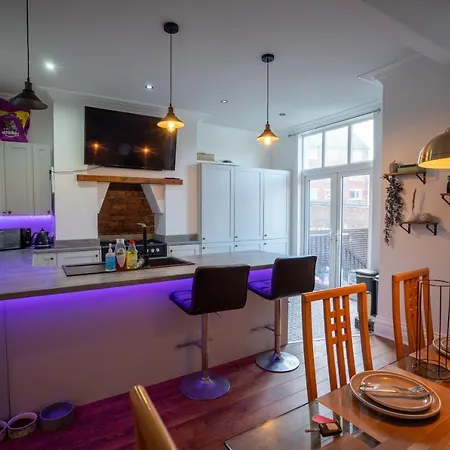 Cavendish Cat And Gaming House * Blackpool