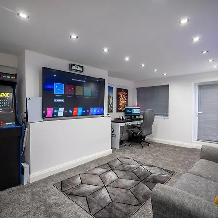 Cavendish Cat And Gaming House Homestay