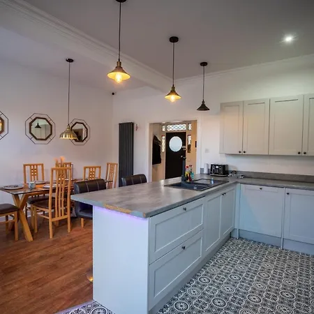 Cavendish Cat And Gaming House Homestay Blackpool