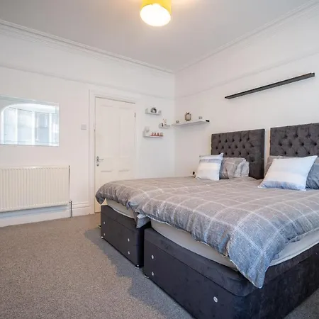 Cavendish Cat And Gaming House Homestay