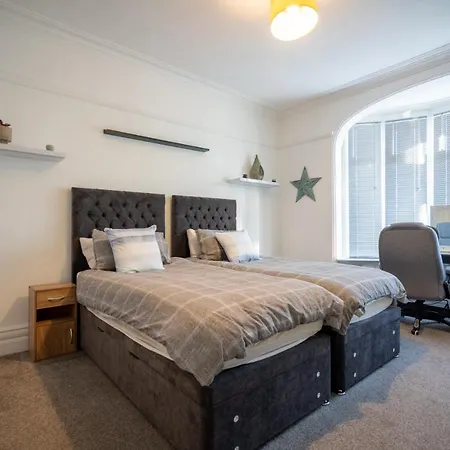 Cavendish Cat And Gaming House Homestay Blackpool