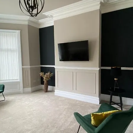 Hesketh - 4 Bedroom Seaside Villa Blackpool