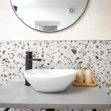 Stoneholme Short - Clare Street Apartment *