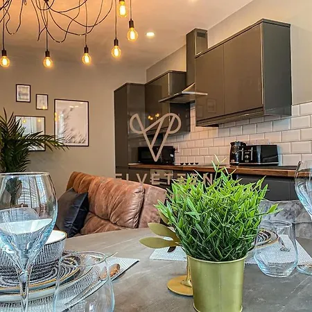 Velveteen By The V Group Apartment
