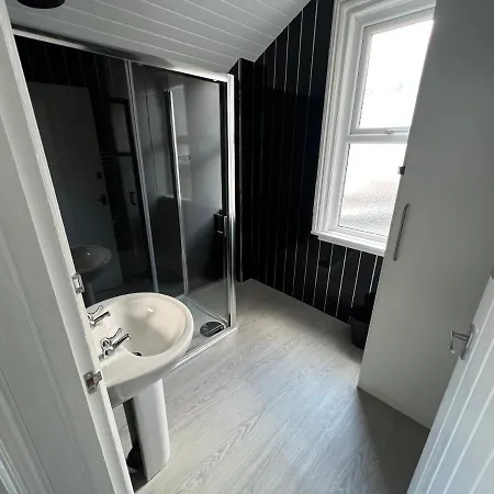 Apartamento Safari Apartment, Free Parking, 10min Walk To Tower, Sleeps 12 *